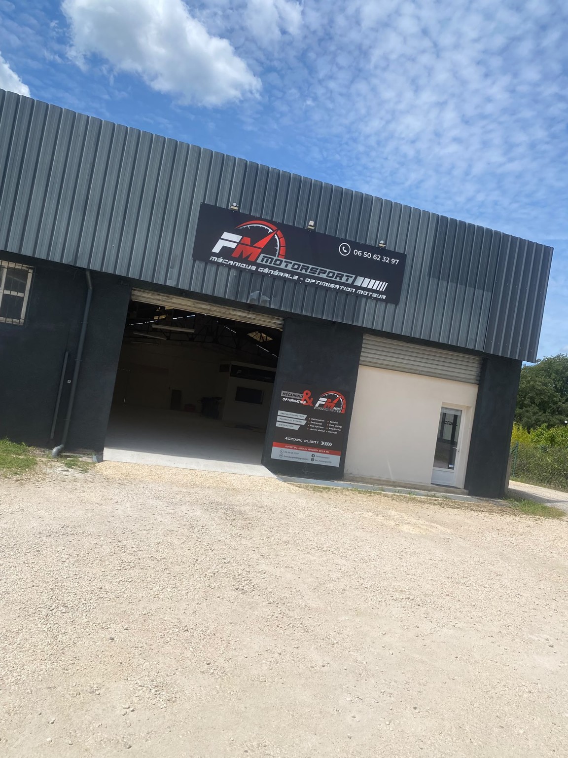Façade de l'atelier FM Motorsport